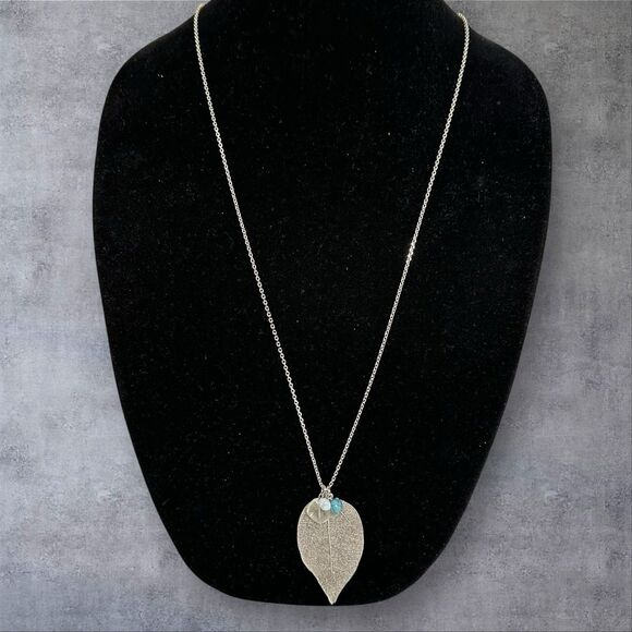 Express Openwork Filigree Leaf Pendant 34" Necklace Silver Tone Chain Beaded - Picture 3 of 10